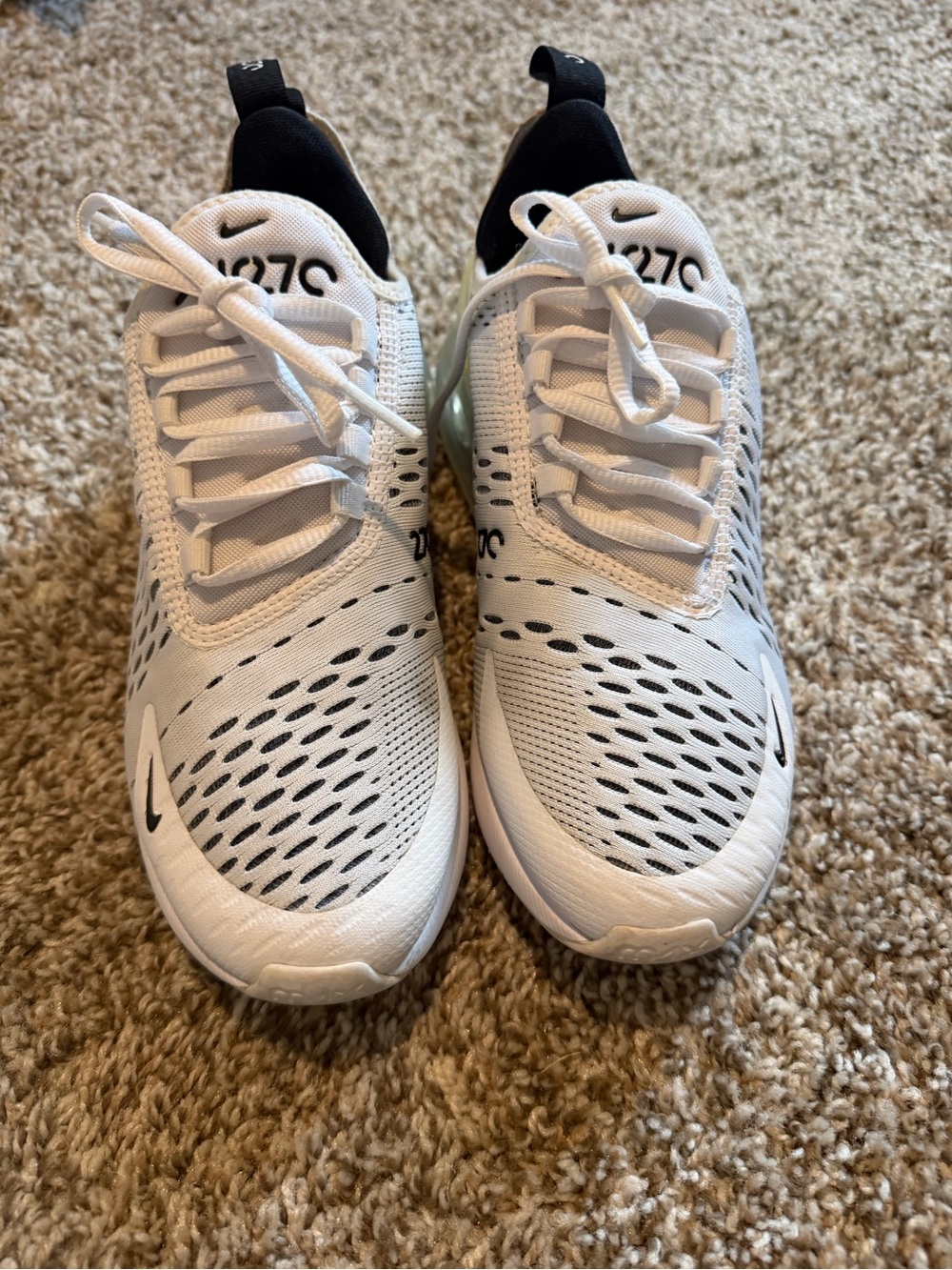 Nike women White and Black Air Max 270 Sneakers